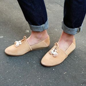 🔶 Tom’s leather shoes , neutral tan color, size 10 W 🔶